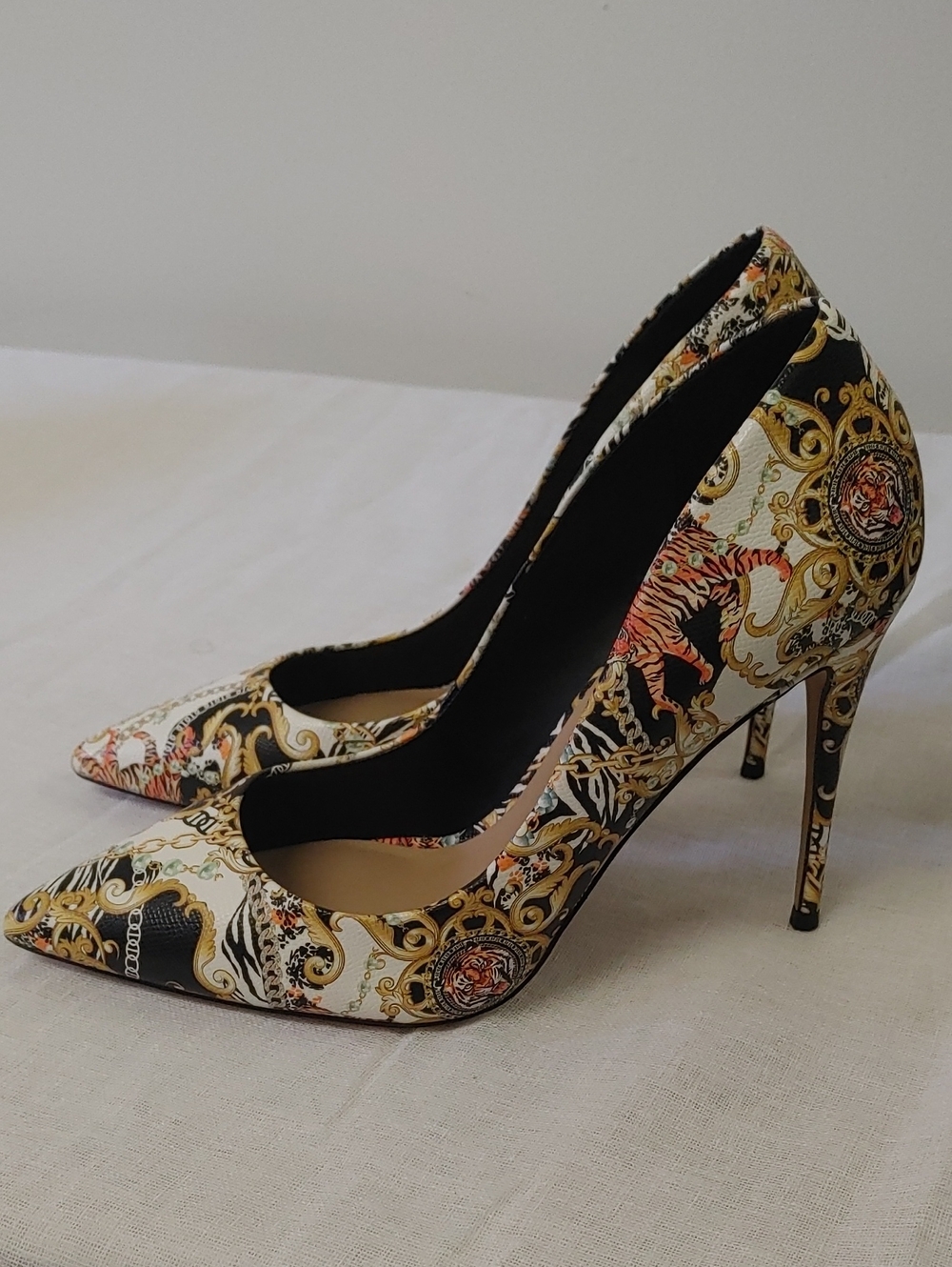 Aldo l Women's Size 6 l Black and Gold Baroque Print Pointed-Toe Stilettos